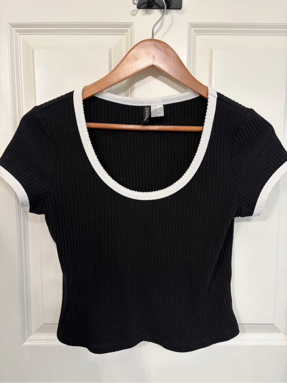 Great condition H&M Divided Ribbed Scoop Neck Contrast Trim Tee size M. - Picture 2 of 12